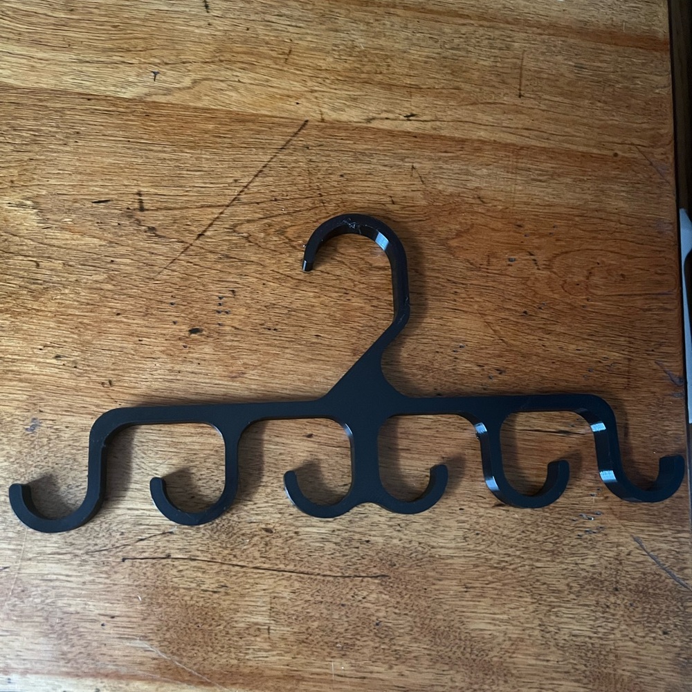 Black Hat Holder for Closet